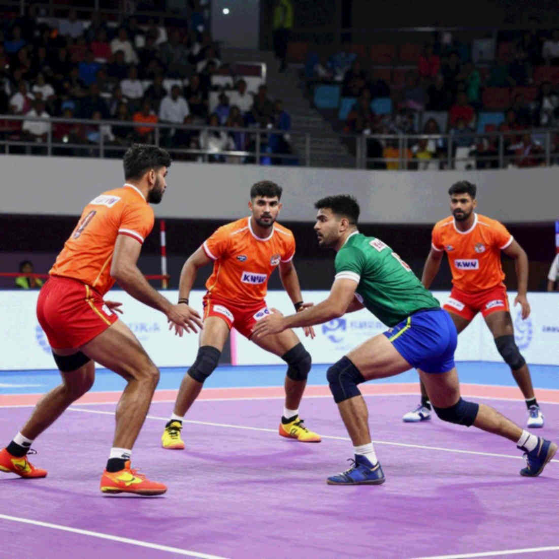 ভুল ত্রিশ সেকেন্ডের বাজার: কাবাড্ডি টাকা ঢালছে রেইড পয়েন্টে, হারাচ্ছে সিদ্ধান্তের হিসাব