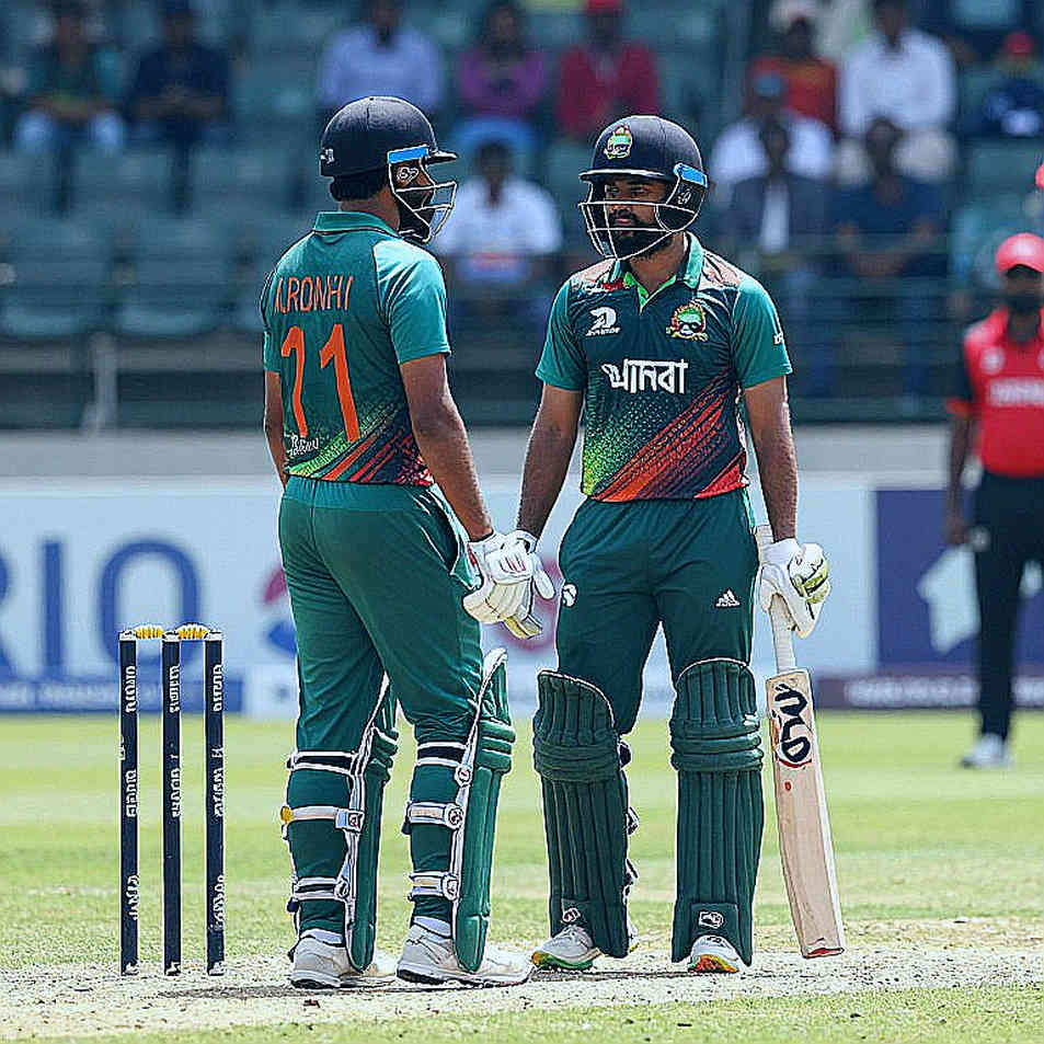 পাকিস্তানের ফরহান তিন ম্যাচের টি-টোয়েন্টি সিরিজে ২৩০ রানের রেকর্ড, শ্রীলঙ্কার সান্ত্বনা জয়